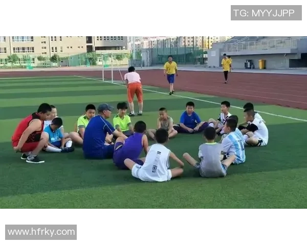 冯筝足球:从绿茵场上的拼搏到人生舞台的精彩转身 冯筝足球:从绿茵场上的拼搏到人生舞台的精彩转身