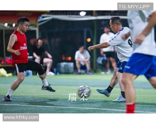 聊足球吧让我们一起探讨赛场上的精彩瞬间与球员背后的故事 聊足球吧让我们一起探讨赛场上的精彩瞬间与球员背后的故事